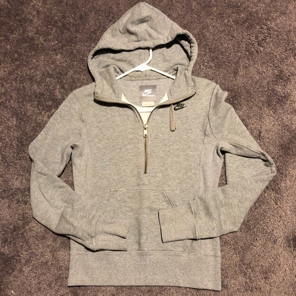 Nike Tops - 🔅2/$25🔅 Women’s half zip Nike hoodie